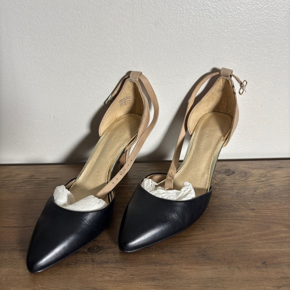 ALDO Two Tone Heels Black Toe Nude Strap Size 9 US Pointed Like New